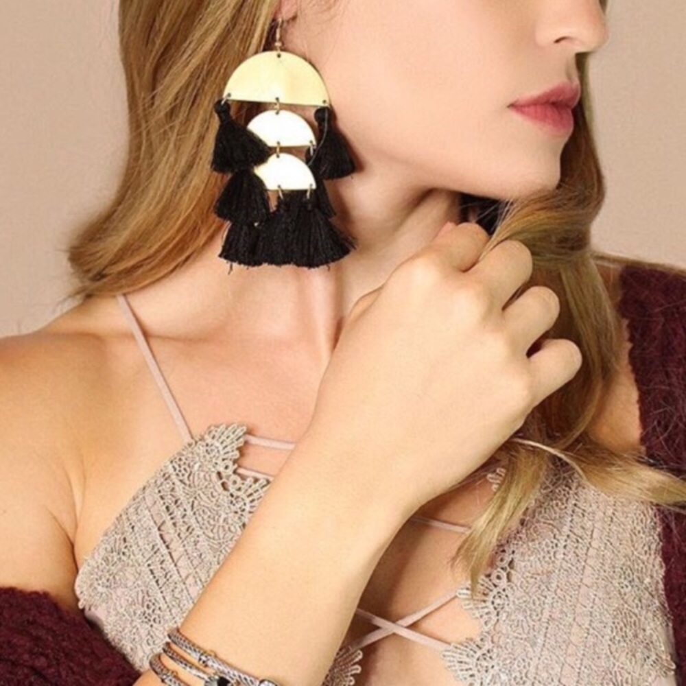 ✨ MAKE OFFER ✨ SEMI CIRCLE BLACK TASSEL EARRINGS